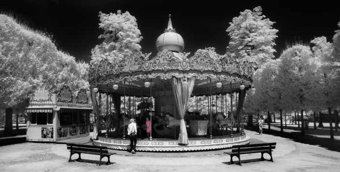 Merry-go-'round by Greg Westfall licenced under CC by 2.0